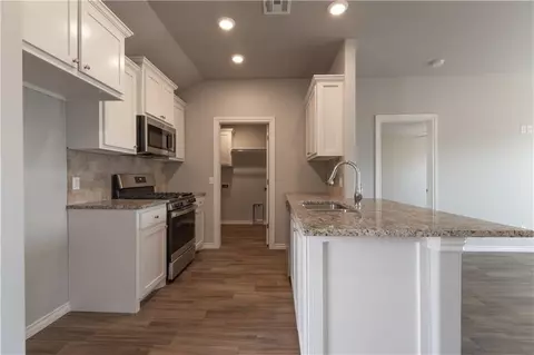 404 Grove St, Perry, OK 73077 photo 3