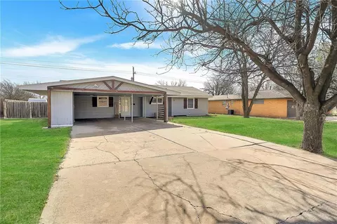 520 N Hitchcock St, Hobart, OK 73651