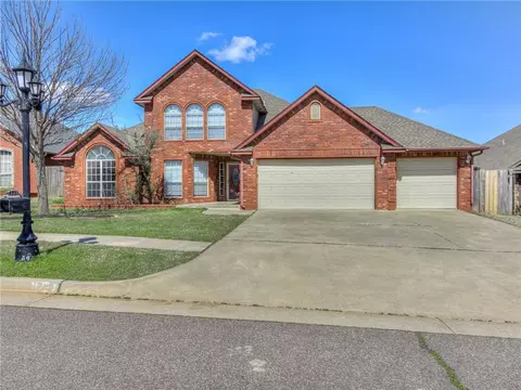 1723 Parkway Dr, Moore, OK 73160