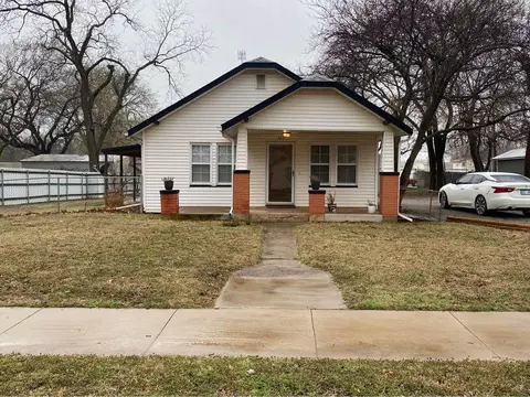 402 S 5th St, Noble, OK 73068