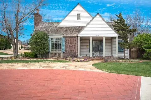 1125 Park Manor St, Nichols Hills, OK 73116