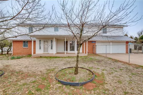 1832 E Longview Ln, Mustang, OK 73064