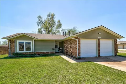 1400 SE 9th St, Moore, OK 73160