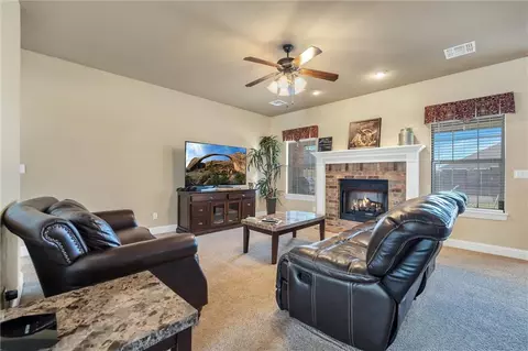 912 Sheryl Ln, Altus, OK 73521 photo 4
