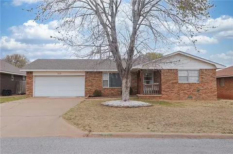 513 W Arlington Ave, Weatherford, OK 73096