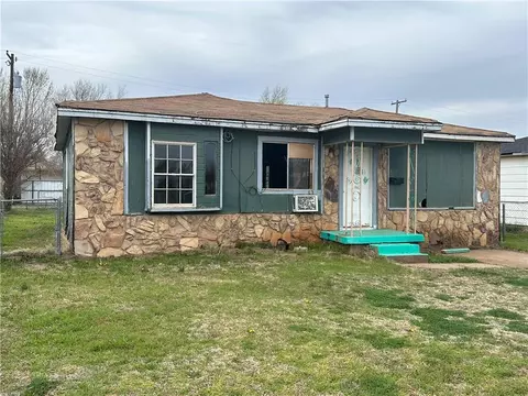 809 N Park Ave, Altus, OK 73521 photo 1