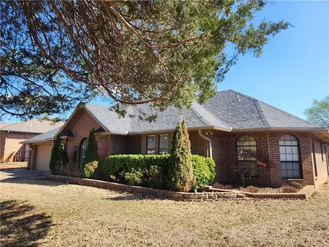 102 Woodstock Ln, Pauls Valley, OK 73075
