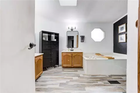 9701 E Horseshoe Ln, Moore, OK 73160 photo 30