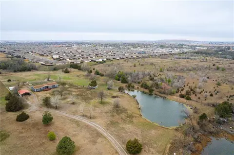 9701 E Horseshoe Ln, Moore, OK 73160 photo 3