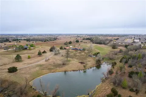 9701 E Horseshoe Ln, Moore, OK 73160 photo 2