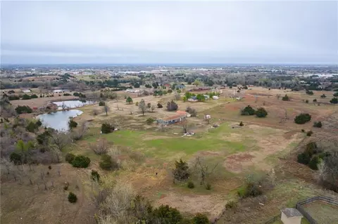 9701 E Horseshoe Ln, Moore, OK 73160 photo 4