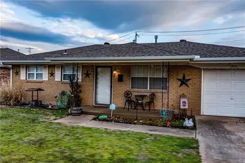 944 NW 6th St, Moore, OK 73160
