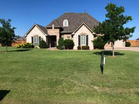 1418 NW Still Water Trl, Lawton, OK 73507