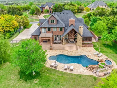 11415 Hillsdale Dr, Edmond, OK 73013
