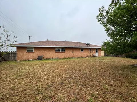 1017 E Grant St, Sentinel, OK 73664 photo 23