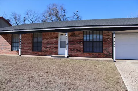 3807 Penny Dr, Midwest City, OK 73110