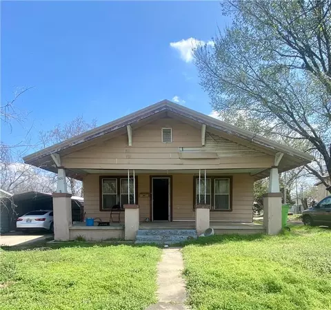 306 S 3rd St, Okemah, OK 74859