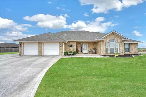 1820 Lynx Ln, Altus, OK 73521