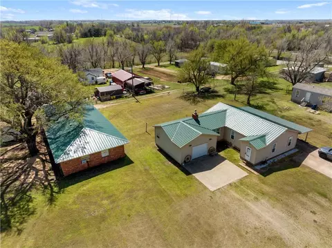 115 SE Burt St, Minco, OK 73059