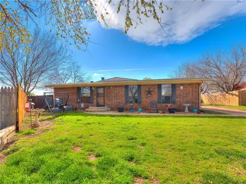 2100 Memphis Dr, Norman, OK 73071