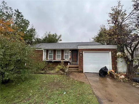 536 E Grumman Dr, Midwest City, OK 73110