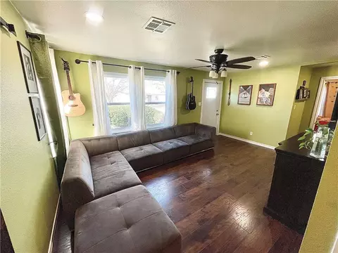 1104 E Sycamore Ave, Altus, OK 73521 photo 4
