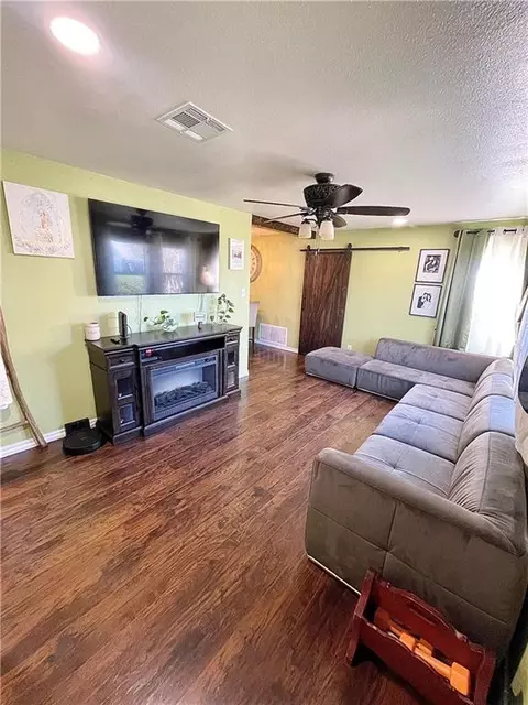 1104 E Sycamore Ave, Altus, OK 73521 photo 3