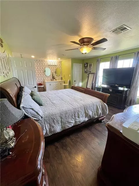 1104 E Sycamore Ave, Altus, OK 73521 photo 9