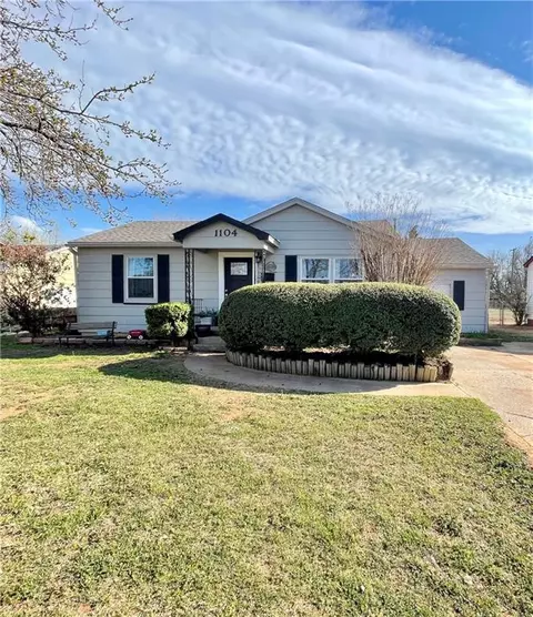 1104 E Sycamore Ave, Altus, OK 73521