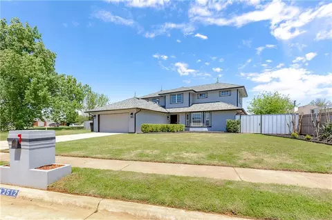 2512 E Hills Dr, Moore, OK 73160