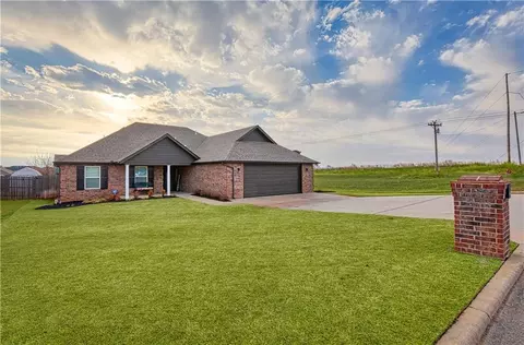 102 Surry Rd, Elk City, OK 73644