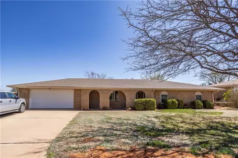 1210 N Indiana St, Weatherford, OK 73096
