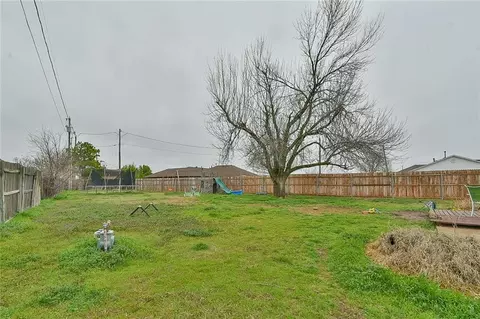 Undisclosed, Moore, OK 73160 photo 15