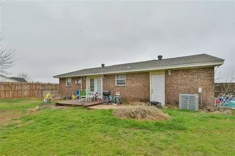 Undisclosed, Moore, OK 73160 photo 14