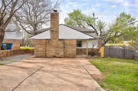202 Benton Rd, Edmond, OK 73034