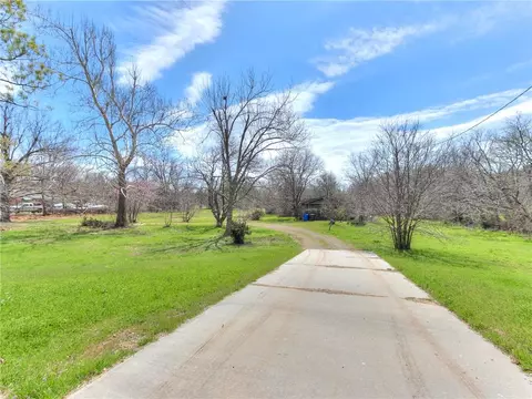 606 E Rock Creek Rd, Norman, OK 73071