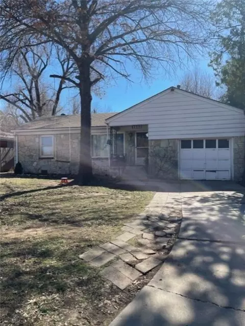 1412 Sheffield Rd, The Village, OK 73120