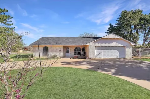 100 Sunset Cir, Elk City, OK 73644