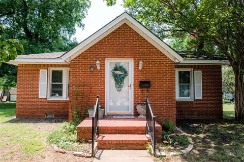 504 S Robberson St, Wynnewood, OK 73098