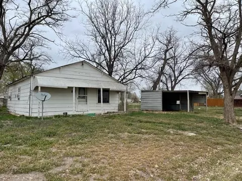 217 W 1st St, Erick, OK 73645 photo 3