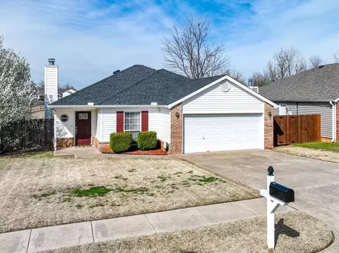 1021 Cedarcrest St, Norman, OK 73071 photo 2