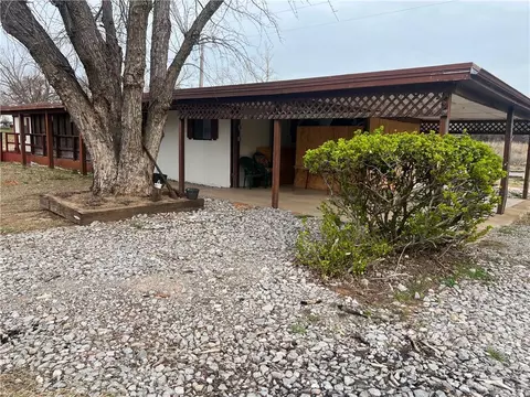 302 N Walnut St, Fort Cobb, OK 73038