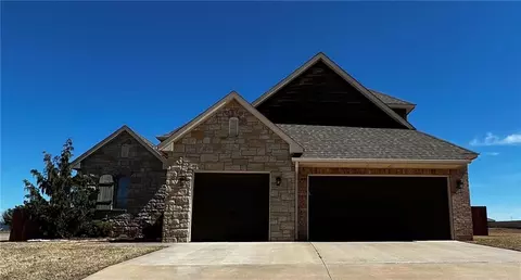 3303 Pondridge Rd, Chickasha, OK 73018