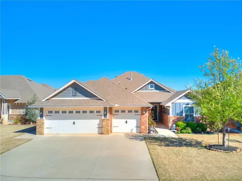 2809 Pebble Creek St, Moore, OK 73160