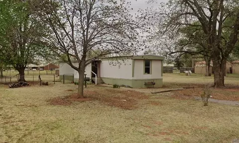 621 S State St, Elk City, OK 73644