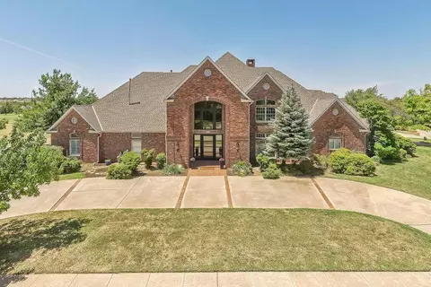 5701 Country Club Dr, Edmond, OK 73025