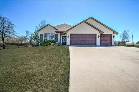 12650 Hillside Cir, Edmond, OK 73034