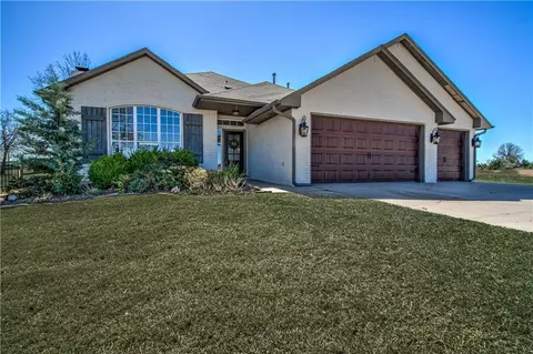 12650 Hillside Cir, Edmond, OK 73034 photo 2