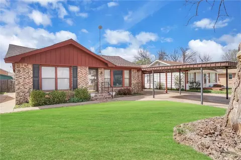 1811 N Oregon Ave, Mangum, OK 73554