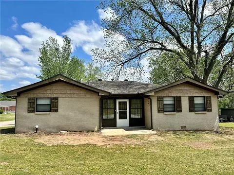 530 N 8th Ave, Purcell, OK 73080